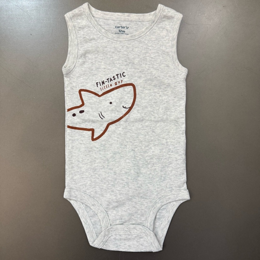 3/$10 🛒🛍️ Carter's Light Gray Baby Onesie Shark, Fin-Tastic Little Guy Size 12m